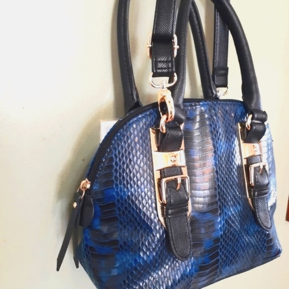 Apt 9 reptile print crossbody NWOT - Picture 4 of 8